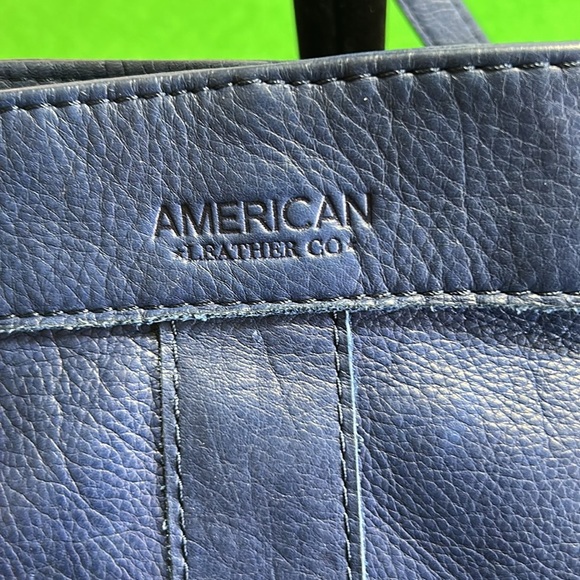 AMERICAN LEATHER CO BLUE SOFT LEATHER TRIPPLE ENTRY BUCKET SHOULDER BAG - Picture 2 of 16